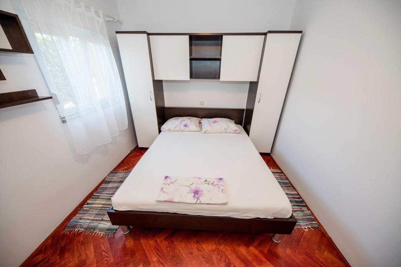 Kuca Leonora Appartement Banjol Buitenkant foto