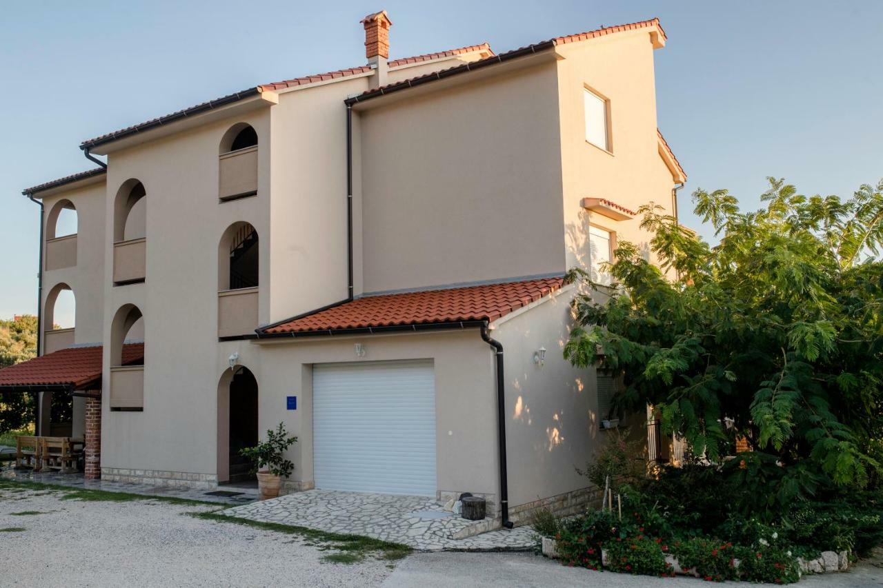 Kuca Leonora Appartement Banjol Buitenkant foto