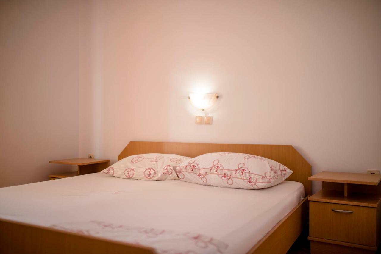 Kuca Leonora Appartement Banjol Buitenkant foto