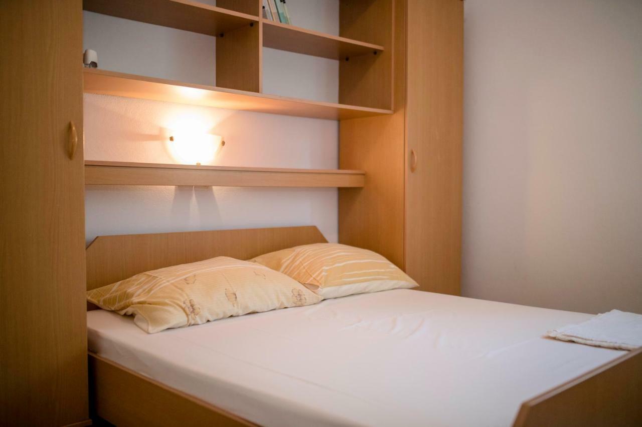 Kuca Leonora Appartement Banjol Buitenkant foto