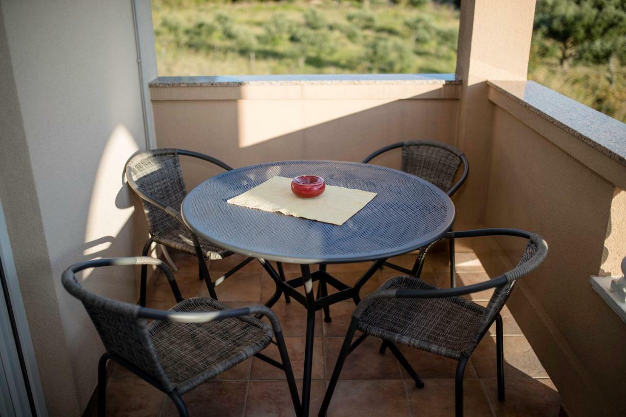 Kuca Leonora Appartement Banjol Buitenkant foto