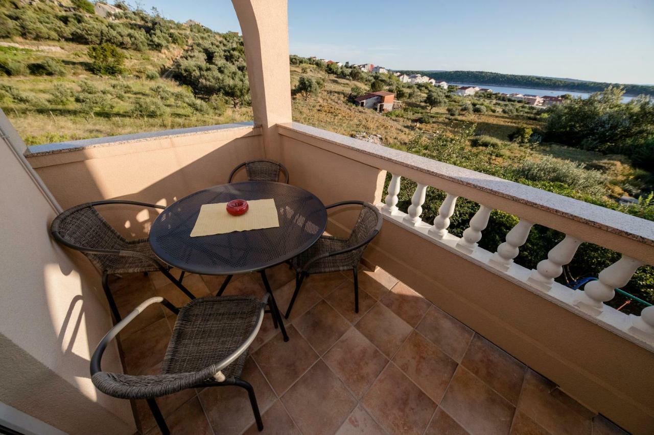 Kuca Leonora Appartement Banjol Buitenkant foto