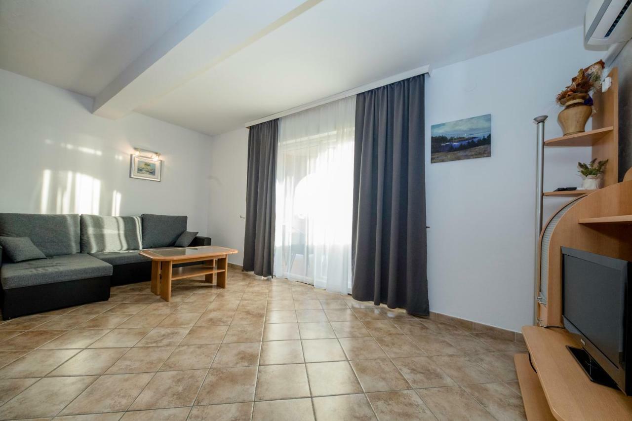 Kuca Leonora Appartement Banjol Buitenkant foto