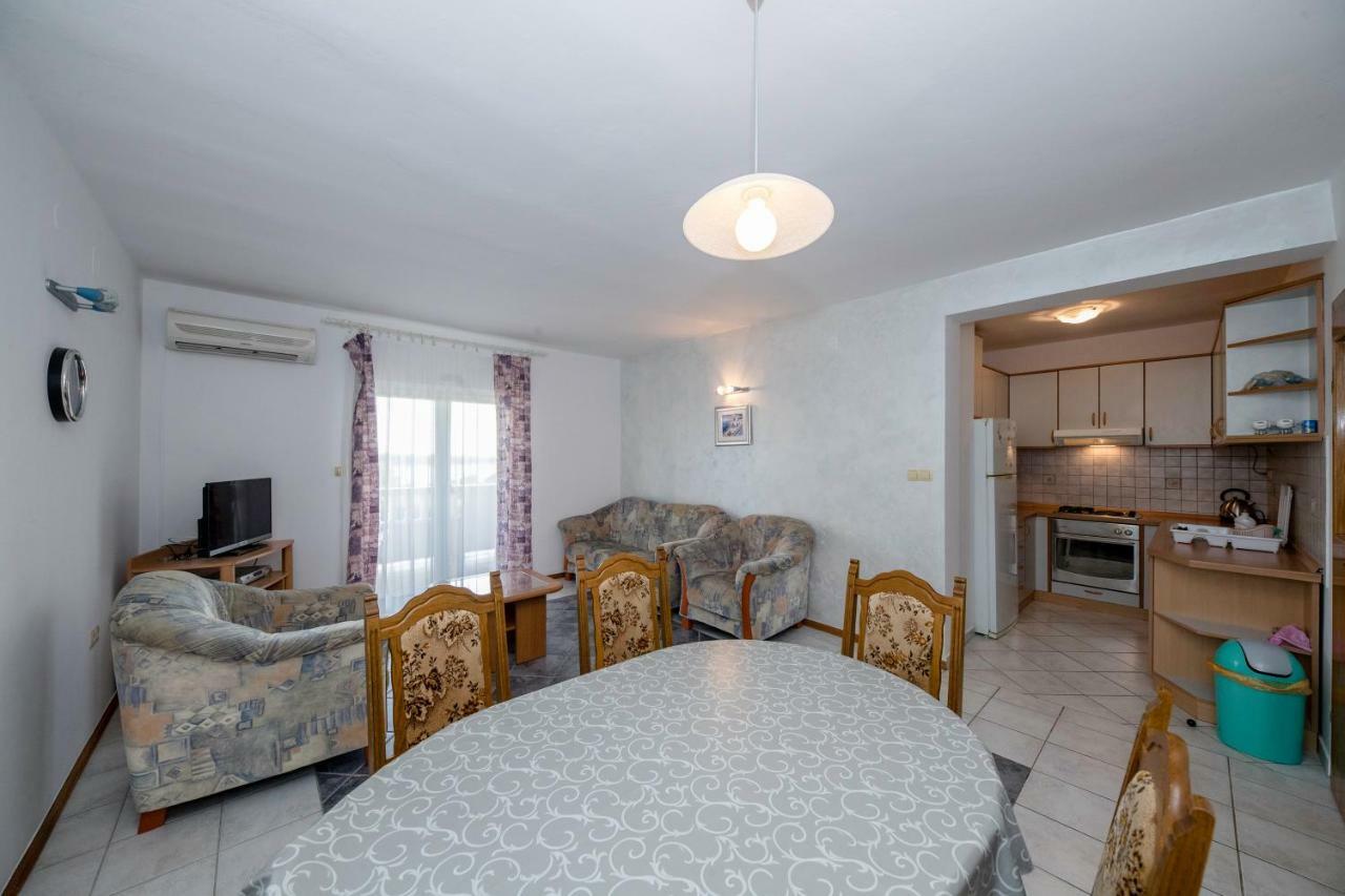 Kuca Leonora Appartement Banjol Buitenkant foto