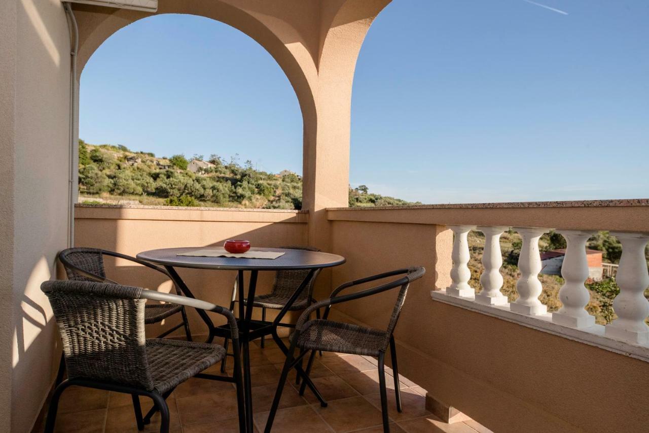 Kuca Leonora Appartement Banjol Buitenkant foto